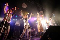 「華麗なる激情 Vol.7」東京公演にゲスト参加したカメレオ。（撮影：釘野孝宏、伊坂謙）