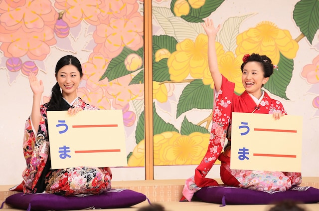 左から壇蜜、百田夏菜子。 (c)日本テレビ