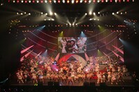 最後は全員で「恋するフォーチュンクッキー」を熱唱。 (C)AKS