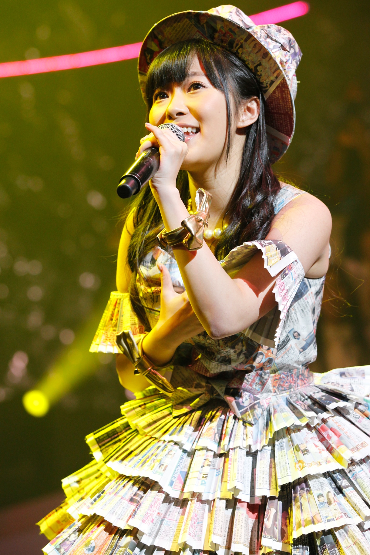「サシハラブ」を歌う指原莉乃。 (C)AKS