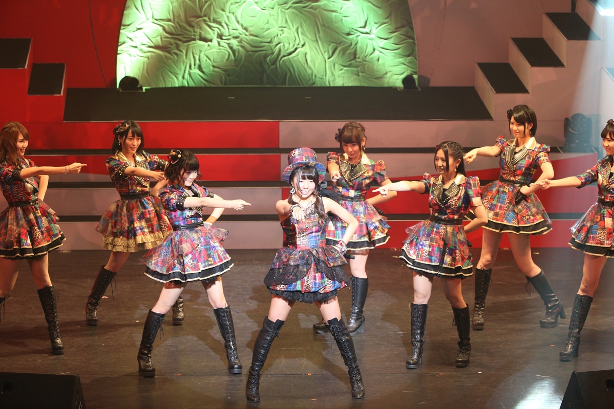 「上からマリコ」は中村麻里子が中心に。 (C)AKS