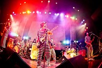 髭「CLUB JASON in "DECADE"」東京・東京キネマ倶楽部公演の様子。