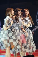 橋本奈々未、白石麻衣、松村沙友理（左から）