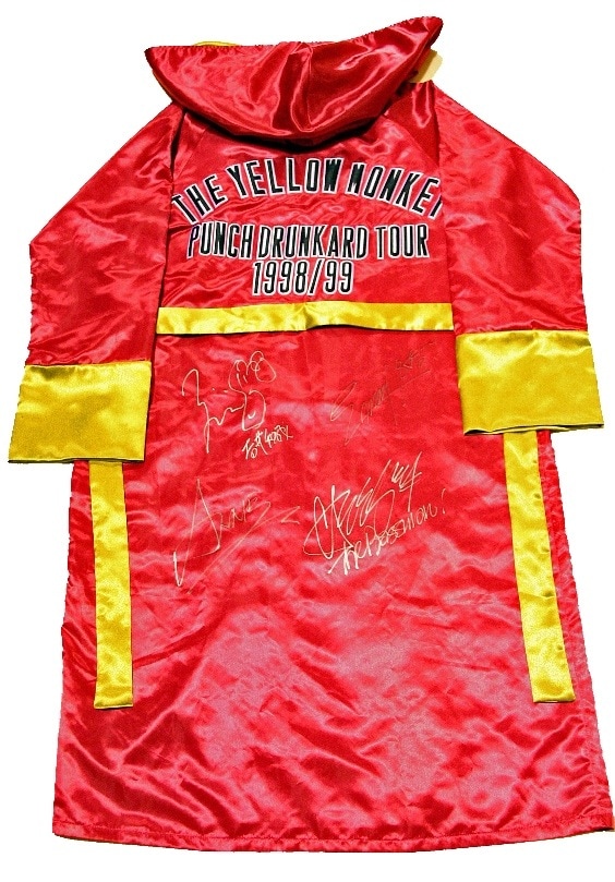 THE YELLOW MONKEYのメンバーサイン入りガウン。