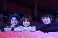 左から森永悠希、大原櫻子、吉沢亮。