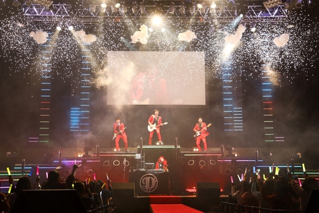 DISH//「サンタも皿もBIGり!! 2周年記念パーリナイッ☆＠Zepp Tokyo」東京・Zepp Tokyo公演の様子。