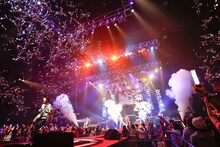 DISH//「サンタも皿もBIGり!! 2周年記念パーリナイッ☆＠Zepp Tokyo」東京・Zepp Tokyo公演の様子。