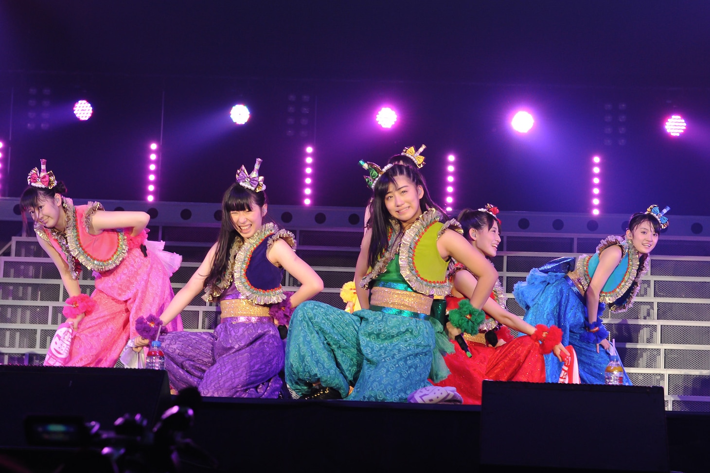 チームしゃちほこ「愛の地球祭り2013」の様子。