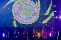 チームしゃちほこ「愛の地球祭り2013」オープニングの様子。