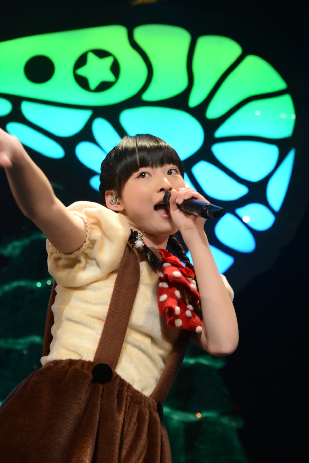 松野莉奈
