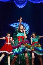 左から柏木ひなた、廣田あいか、安本彩花。