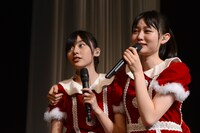 ユニットPostgirlsの鈴木裕乃（左）と杏野なつ（右）。