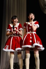 ユニットPostgirlsの鈴木裕乃（左）と杏野なつ（右）。