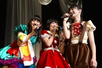 左から星名美怜、柏木ひなた、松野莉奈。