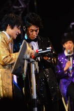 選曲するコーイチ＆ユースケチーム。