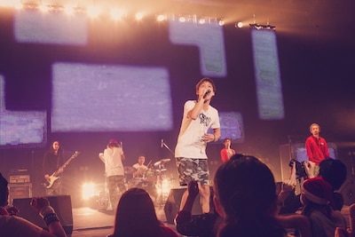 ORANGE RANGE「ORANGE RANGE LIVE TOUR 013 ～spark～」渋谷公会堂公演の様子。