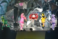 「行くぜっ！怪盗少女」での百田夏菜子のエビぞりジャンプ。