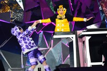 「サンタさん」での高城れにの人体切断マジックの様子。