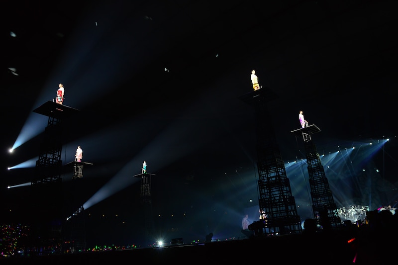 「White Hot Blizzard MOMOIRO CHRISTMAS 2013 美しき極寒の世界」の様子。