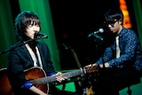 「MUSIC FRIDAY on Google+ | YouTube」でのHemenwayのスタジオライブの様子。