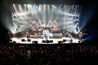 10月14日、東京・渋谷公会堂で行われた「"MAJOR DEBUT 10th ANNIVERSARY, Chapter III ARISING THE IRONHEARTED FLAG" TOUR」最終公演の様子。