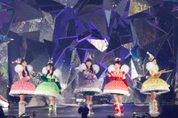 「White Hot Blizzard MOMOIRO CHRISTMAS 2013 美しき極寒の世界」の様子。（Photo by HAJIME KAMIIISAKA+Z）