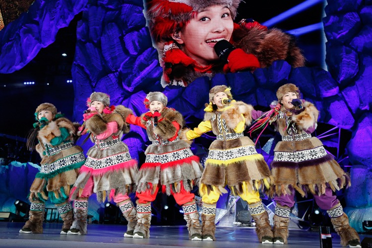 「White Hot Blizzard MOMOIRO CHRISTMAS 2013 美しき極寒の世界」の様子。（Photo by HAJIME KAMIIISAKA+Z）