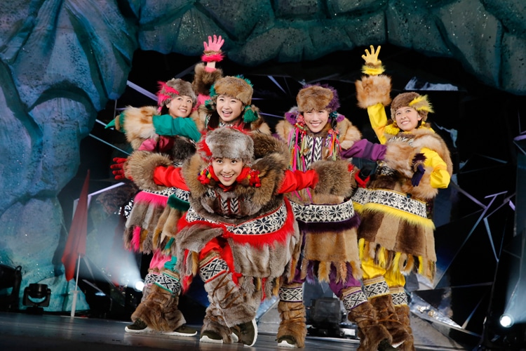 「White Hot Blizzard MOMOIRO CHRISTMAS 2013 美しき極寒の世界」の様子。（Photo by HAJIME KAMIIISAKA+Z）