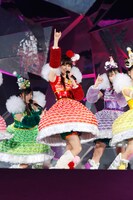 「White Hot Blizzard MOMOIRO CHRISTMAS 2013 美しき極寒の世界」の様子。（Photo by HAJIME KAMIIISAKA+Z）