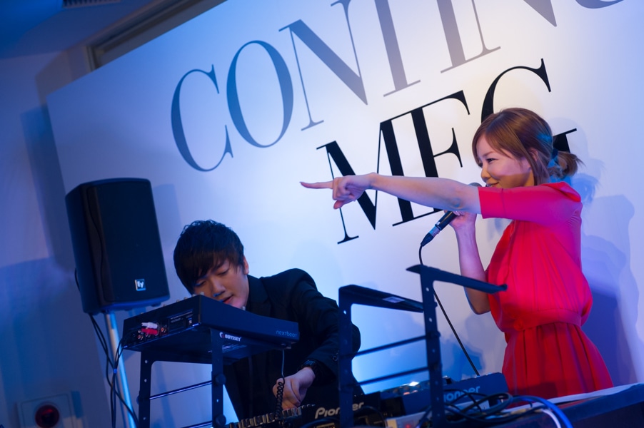 左からTeddyLoid、MEG。
