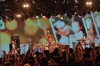 the telephones「SUPER DISCO Hits!!! "nico nico"」の様子。（撮影：古溪一道）