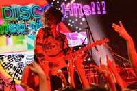 石毛輝（Vo, G, Syn, Programming）（撮影：古溪一道）