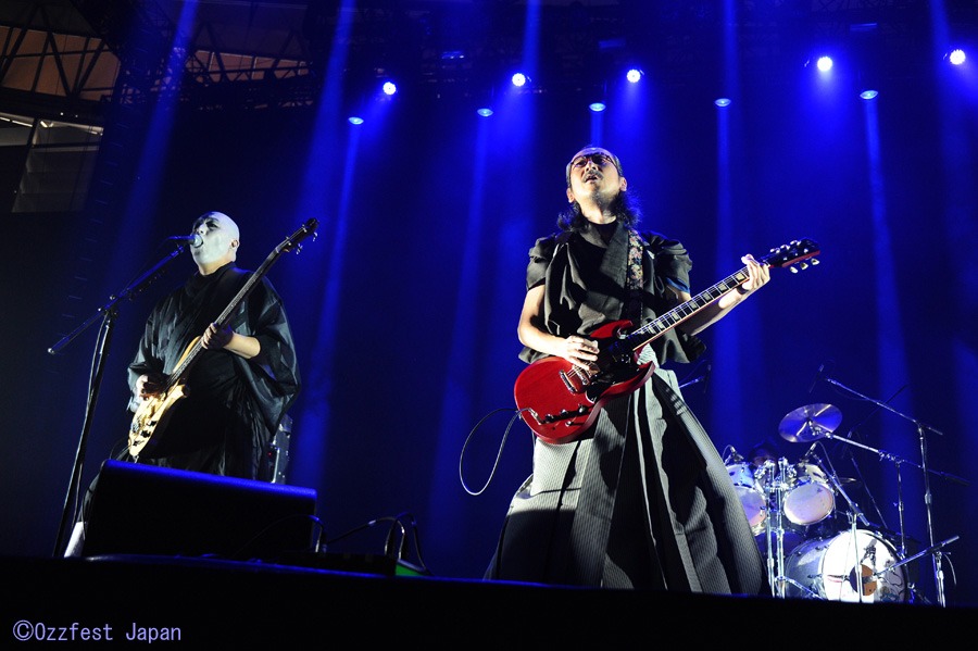 「Ozzfest Japan 2013」での人間椅子のライブ。