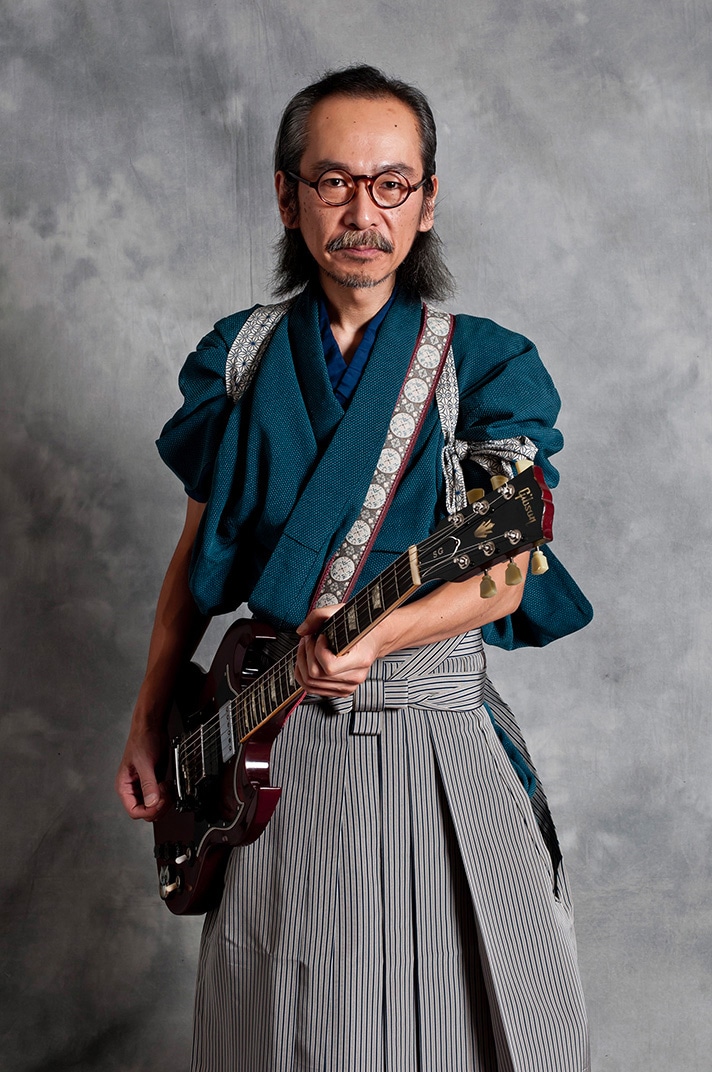 和嶋慎治（撮影：吉浜弘之 / YOUNG GUITAR）