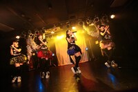 乙女新党「冬だ！2軍のウィンターカーニバル2013～乙女サンタがやってきた！～」の様子。