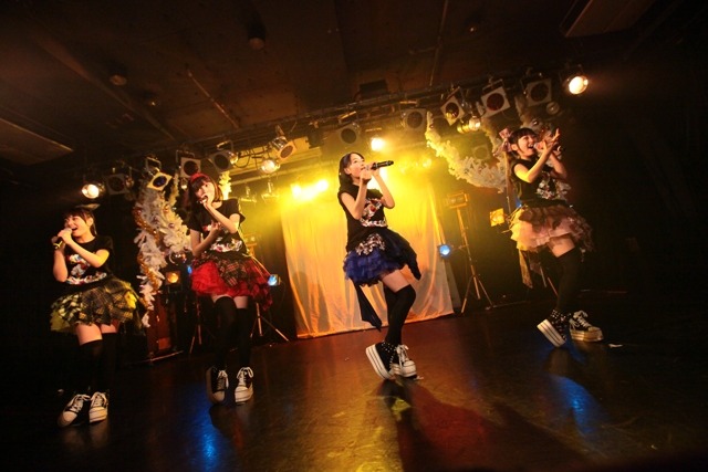 乙女新党「冬だ！2軍のウィンターカーニバル2013～乙女サンタがやってきた！～」の様子。