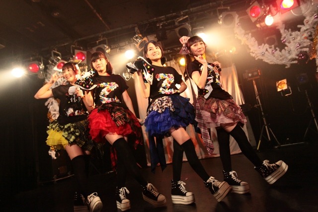 乙女新党「冬だ！2軍のウィンターカーニバル2013～乙女サンタがやってきた！～」の様子。