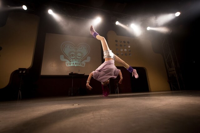 側宙でステージに再登場したYU-A。