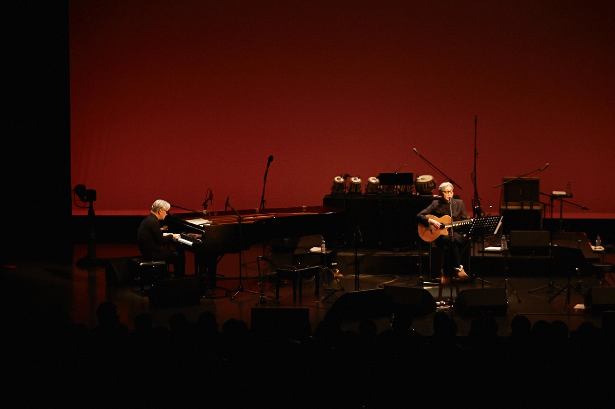 「細野晴臣×坂本龍一」の模様。