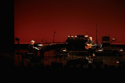 「細野晴臣×坂本龍一」の模様。