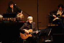 「細野晴臣×坂本龍一」の模様。