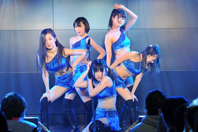 LinQ「この5人が秋葉原で何ができるか？」公演の様子。
