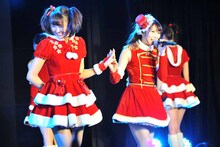 左から岩崎夢生、愛迫みゆ。