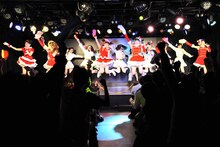 愛乙女★DOLL「～夢なんかじゃ終わらせないよ！歌声を力に変えて～」公演の様子。
