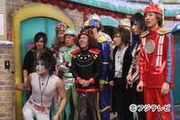 ゴールデンボンバーと「めちゃイケ」レギュラー出演者。