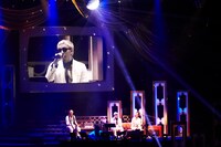 「アプリオリ」ではILMARIと宮原永海のデュエットを中心に、SUがラップを添えた。