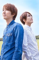 USAGI。左から上田和寛（Vo, G）、杉山勝彦（G, Cho）。