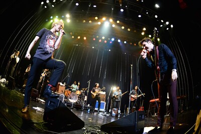 THE BAWDIESとイーライ・ペーパーボーイ・リードのセッションの様子。（撮影：橋本塁）