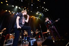 THE BAWDIESとイーライ・ペーパーボーイ・リードのセッションの様子。（撮影：橋本塁）