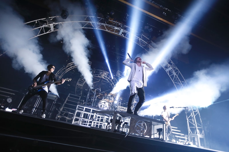 SPYAIR 「SPYAIR TOUR 2013 "MILLION"」東京・渋谷公会堂公演の様子。